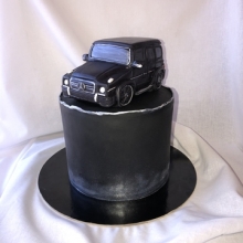 Торт выполненный в виде машины "мерседес гелендваген", на заказ в Минске. "