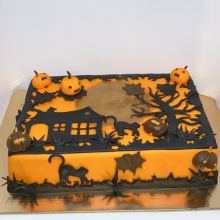 Торт с праздничным тематическим декором к хэллоуину,заказать в Минске.