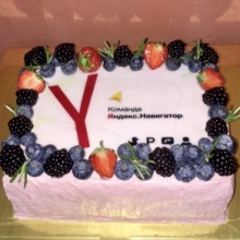 Торт корпоративный с ягодами Яндекс на заказ в Минске