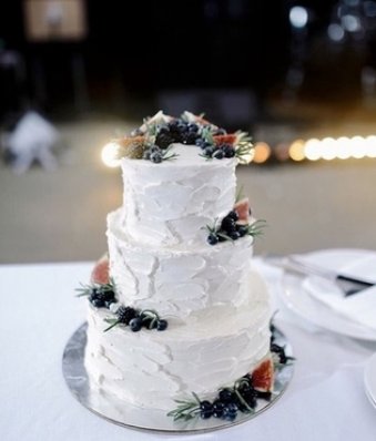 Трехъярусные торты на свадьбу