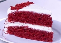 Домашний тортик с красными коржами и сырным кремом.