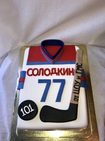 Торт для хоккеиста в виде формы