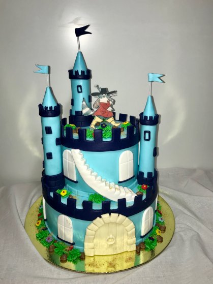 Торт двухъярусный замок